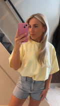 Cropped shirt geel
